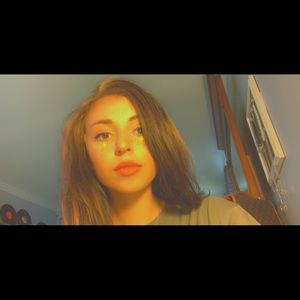 Meet your Posher, Olivia